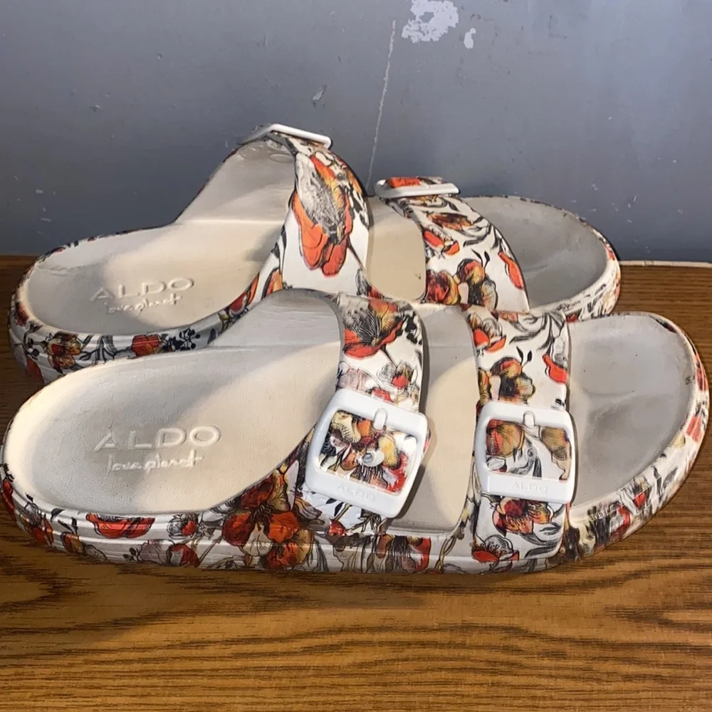 Also love Planet‎ Sandals Pre Owned women’s size 8